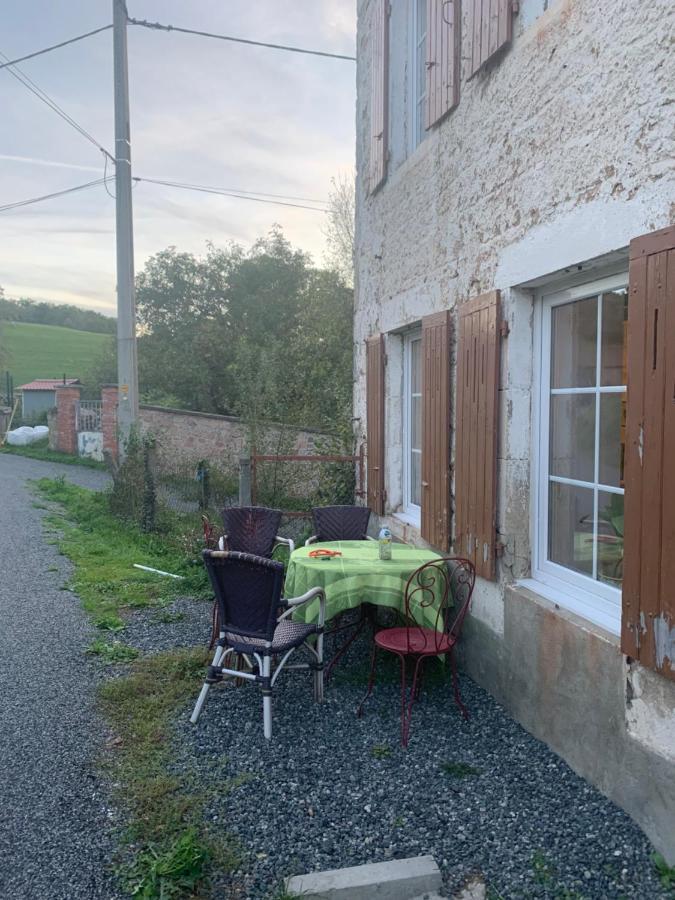 Busset Liages Situe Dans Le Bourbonnais 1 Chambres Lit Double Et Un Clic Clac Buitenkant foto