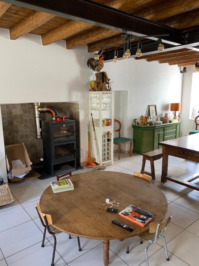 Busset Liages Situe Dans Le Bourbonnais 1 Chambres Lit Double Et Un Clic Clac Buitenkant foto